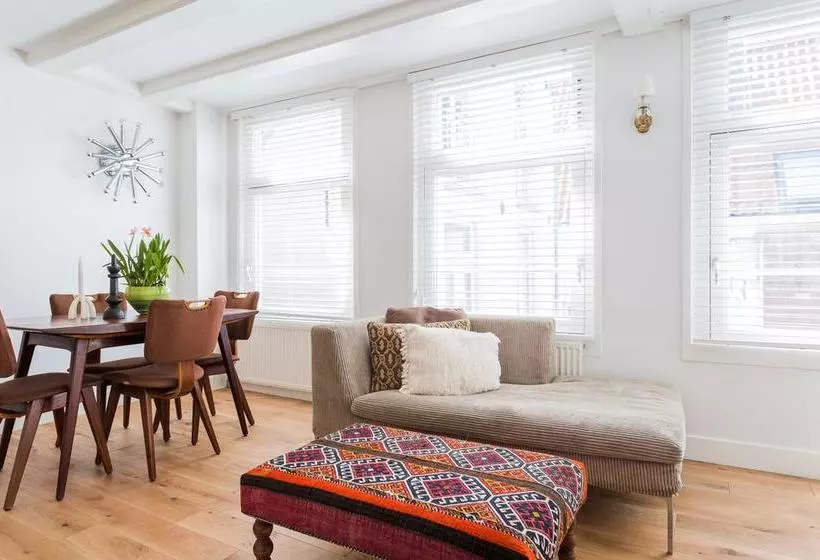 تختخواب و صبحانه House Of Arts – City Centre Apartment