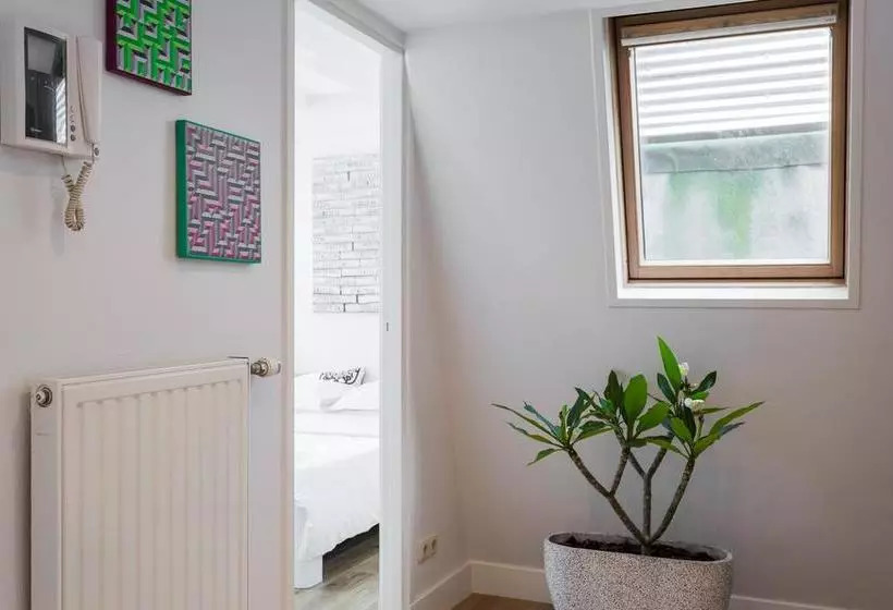 تختخواب و صبحانه House Of Arts – City Centre Apartment