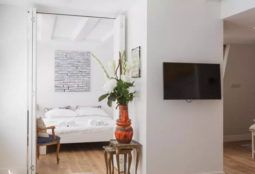 تختخواب و صبحانه House Of Arts – City Centre Apartment