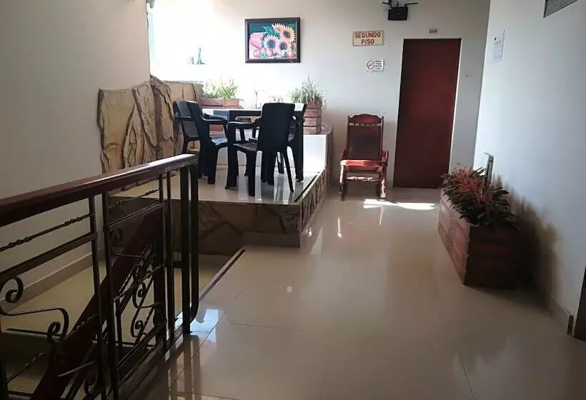 ホテル Granada Inn