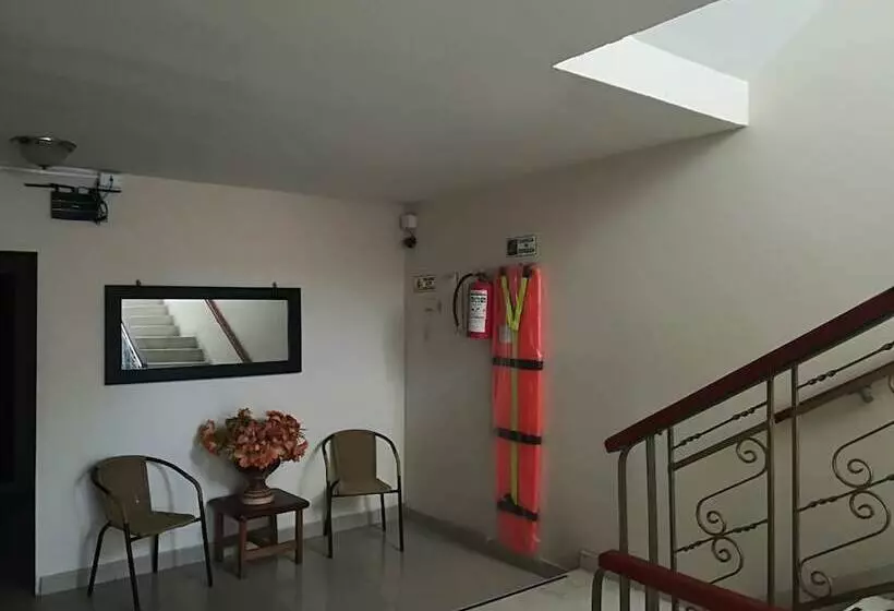 ホテル Granada Inn