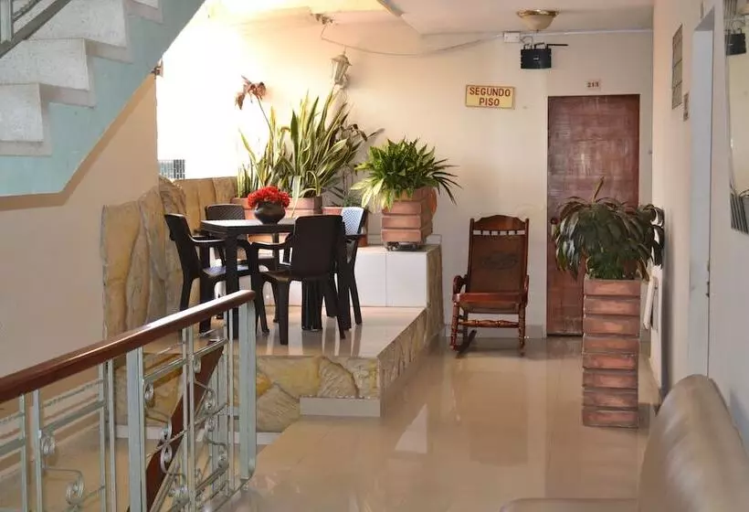 ホテル Granada Inn