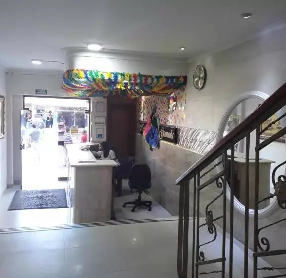 ホテル Granada Inn