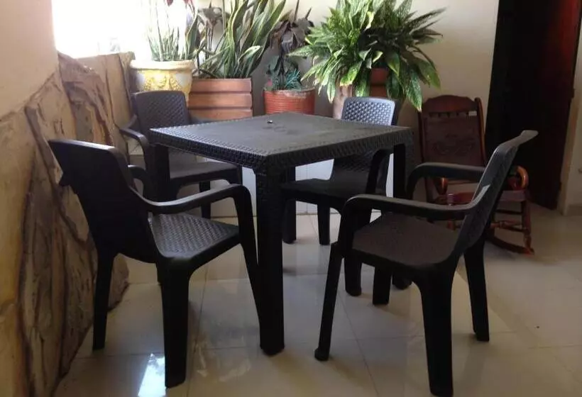 ホテル Granada Inn