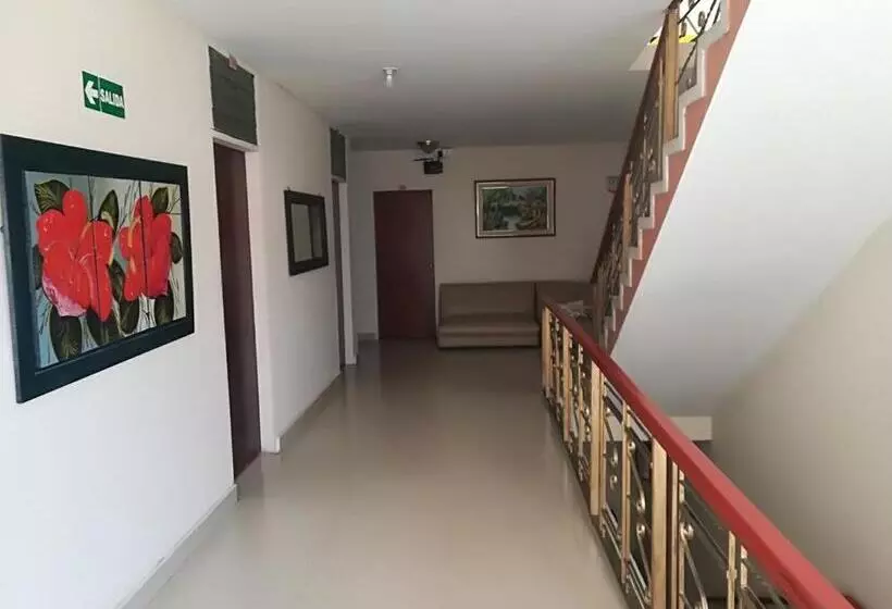 ホテル Granada Inn