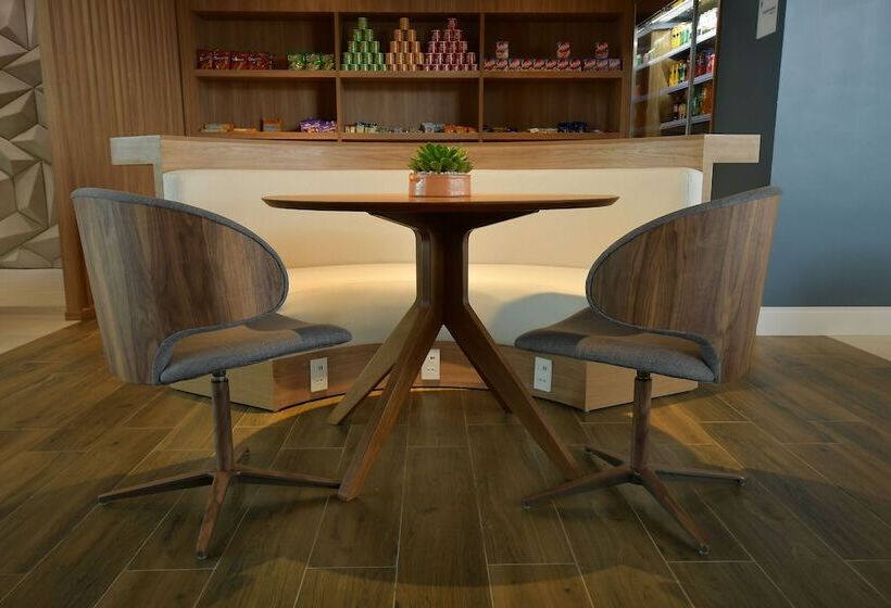 هتل Holiday Inn Express Asuncion Aviadores , An Ihg