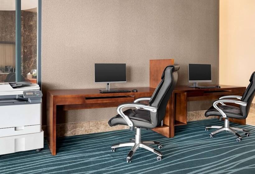 Отель Wyndham Doha West Bay