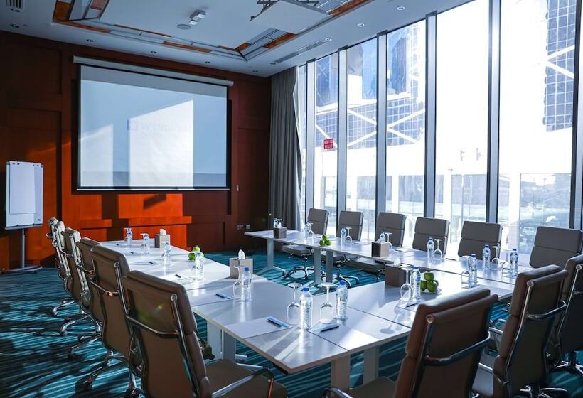 Отель Wyndham Doha West Bay