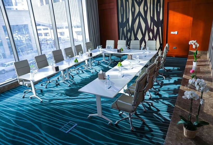 Отель Wyndham Doha West Bay