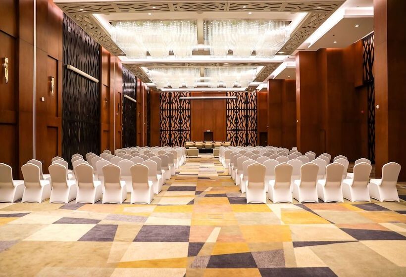 Отель Wyndham Doha West Bay