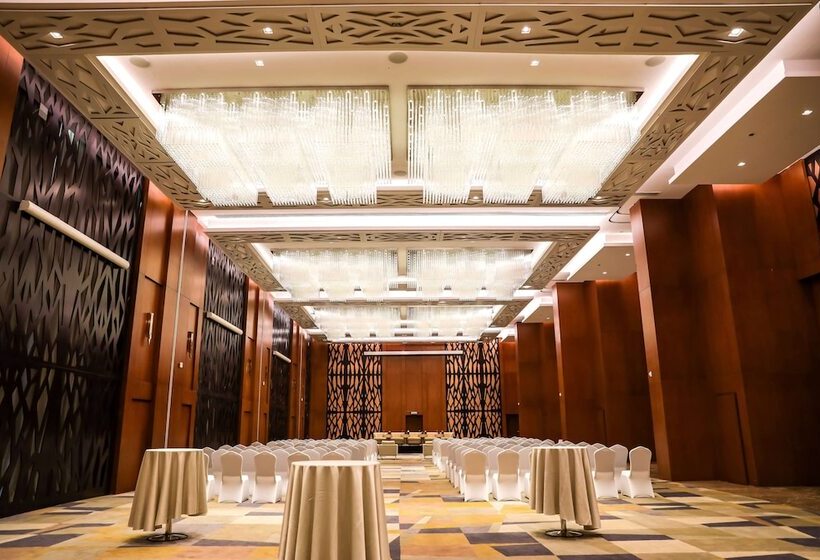 Отель Wyndham Doha West Bay