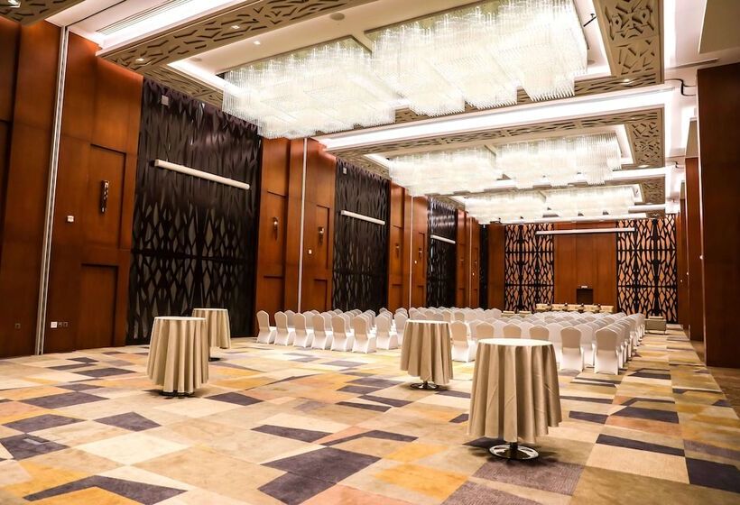 Отель Wyndham Doha West Bay