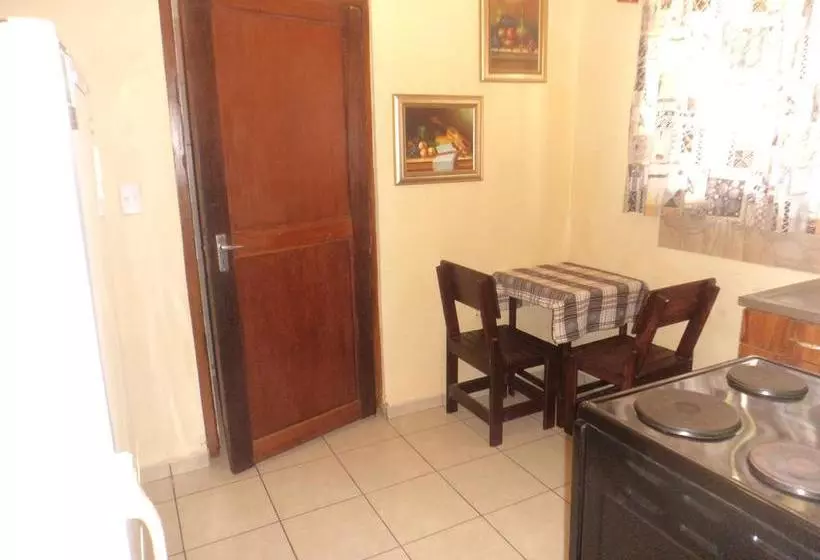 هاستل Skippers Backpackers Cc