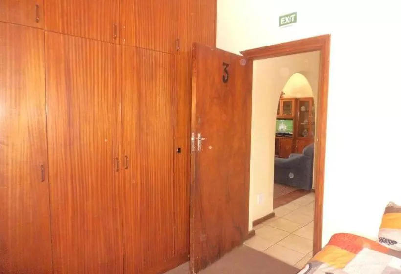 هاستل Skippers Backpackers Cc