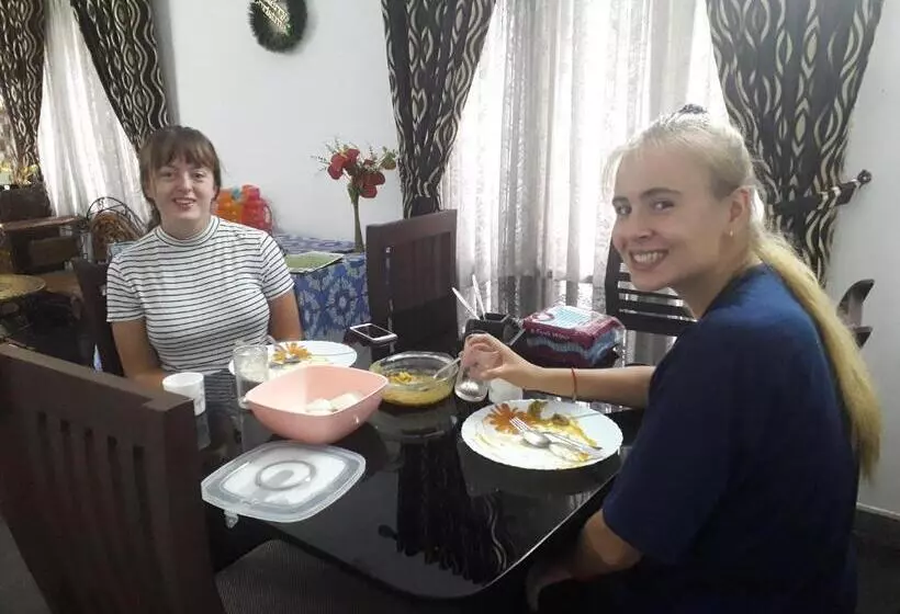 تختخواب و صبحانه Janatha Homestay