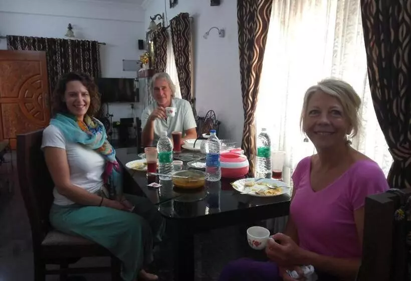 تختخواب و صبحانه Janatha Homestay
