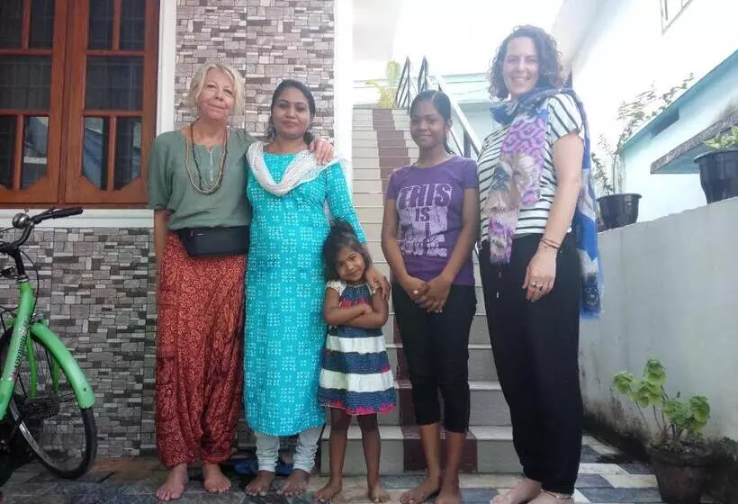 تختخواب و صبحانه Janatha Homestay