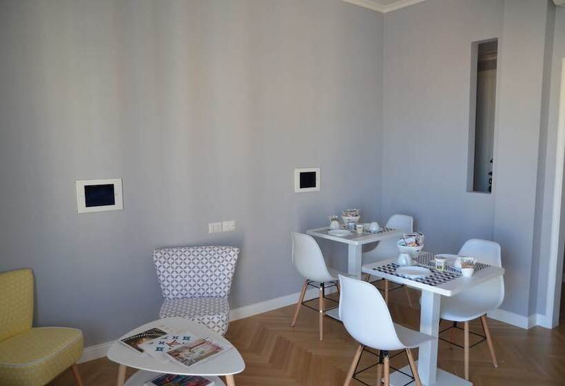 تختخواب و صبحانه Room 56