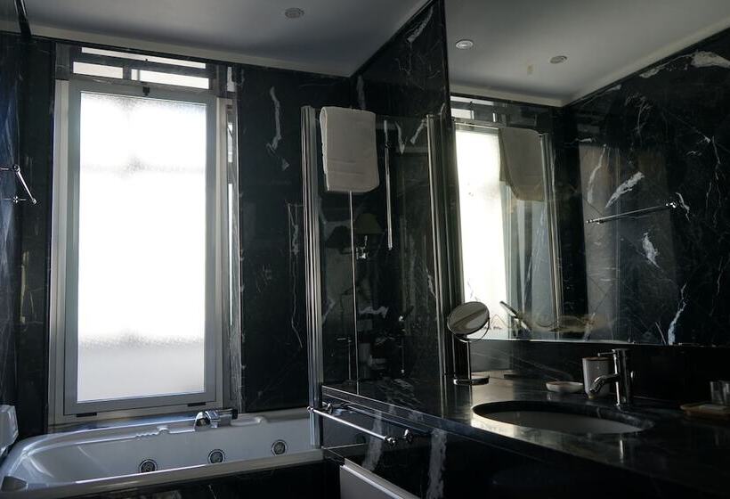 تختخواب و صبحانه Room 56