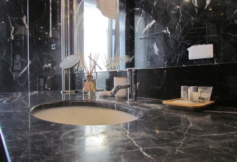 تختخواب و صبحانه Room 56