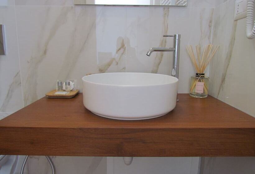 تختخواب و صبحانه Room 56