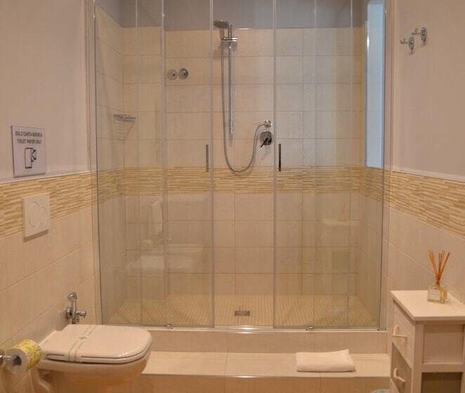 تختخواب و صبحانه Room 56