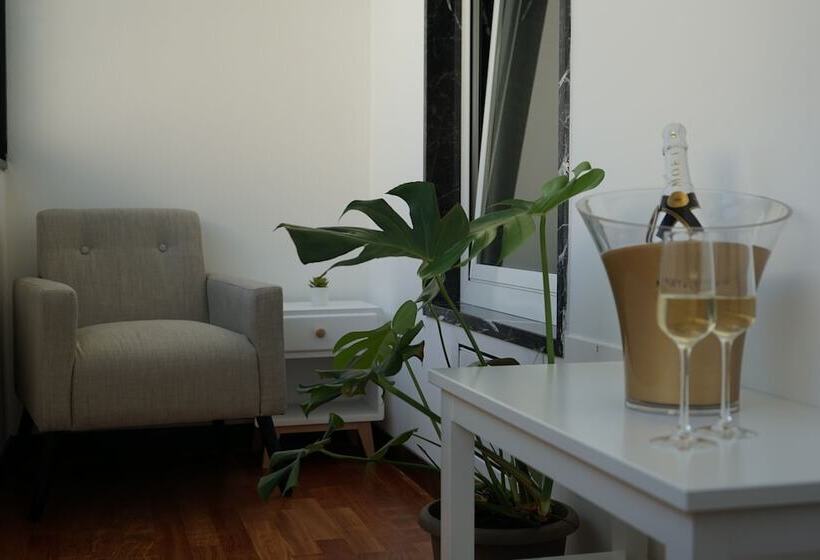 تختخواب و صبحانه Room 56