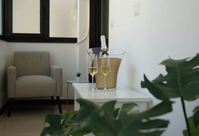 تختخواب و صبحانه Room 56