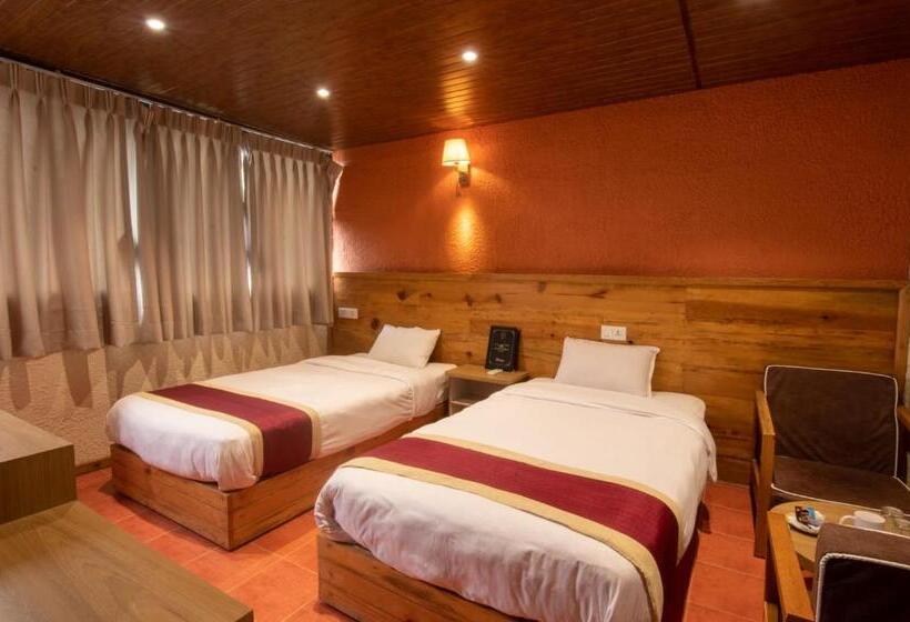 Everest Manla Resort