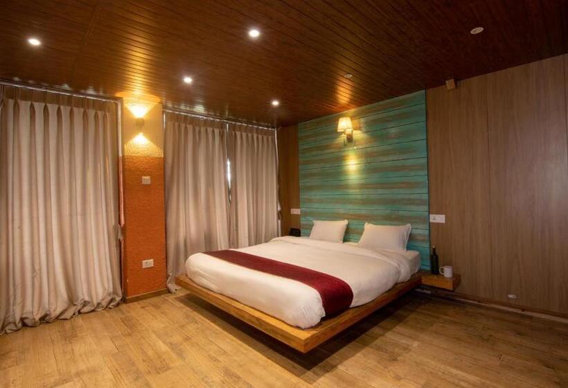 Everest Manla Resort