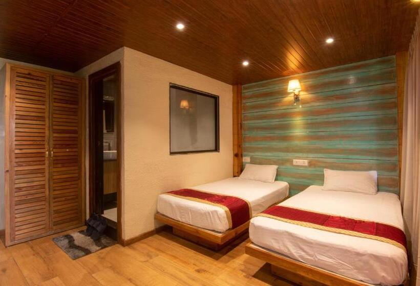 Everest Manla Resort