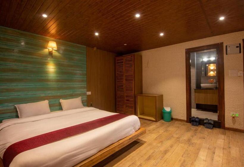 Everest Manla Resort