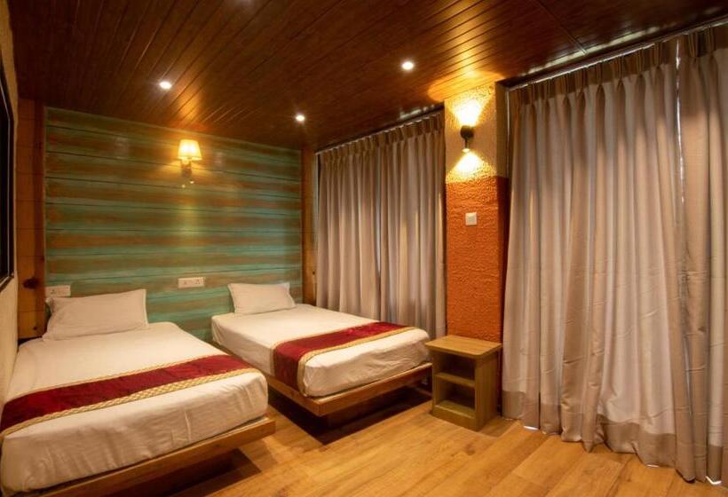 Everest Manla Resort