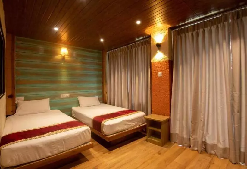 Everest Manla Resort