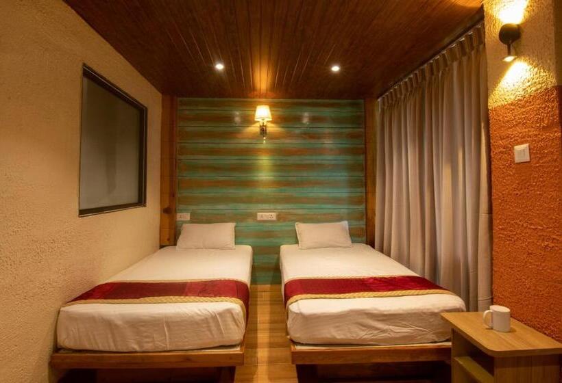 Everest Manla Resort