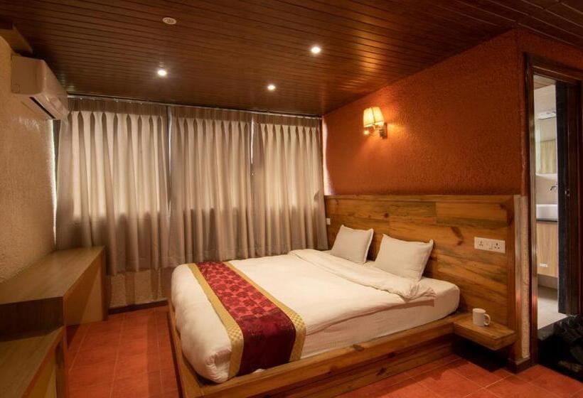 Everest Manla Resort