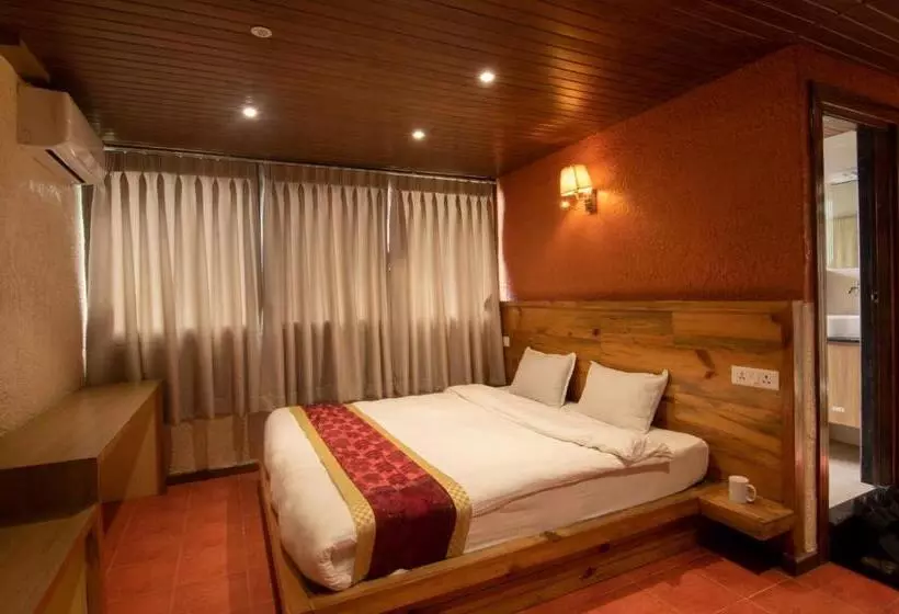 Everest Manla Resort