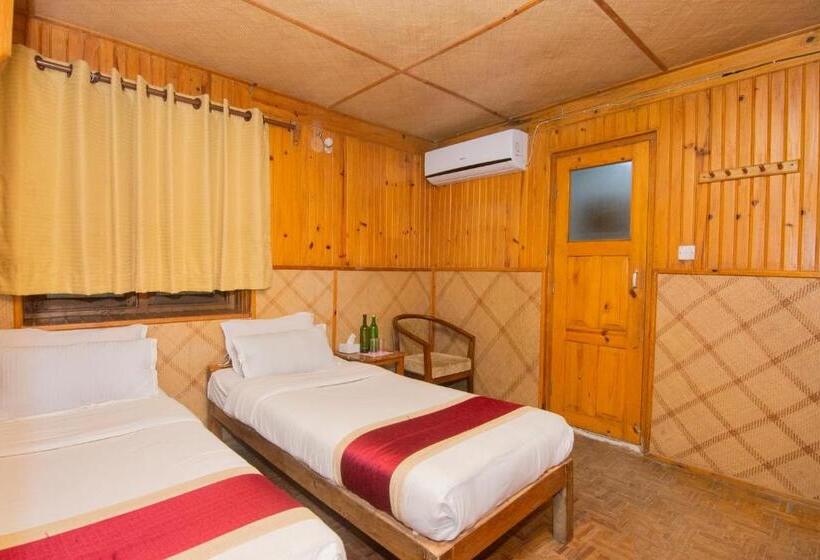 Everest Manla Resort