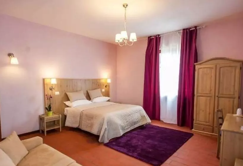 Hotelli Relais La Roccaccia Universita  Agraria