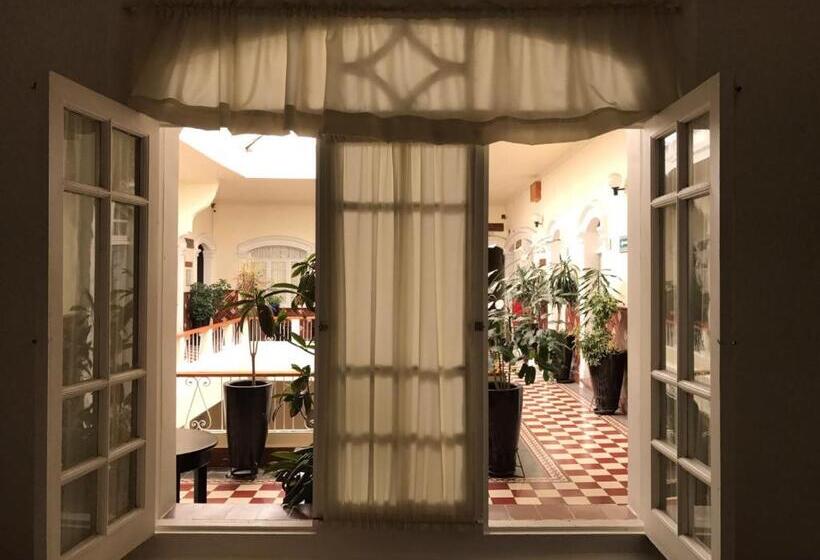 Отель De Los Baños