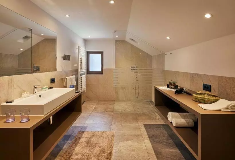 هتل Mountain B&b   La Scalira