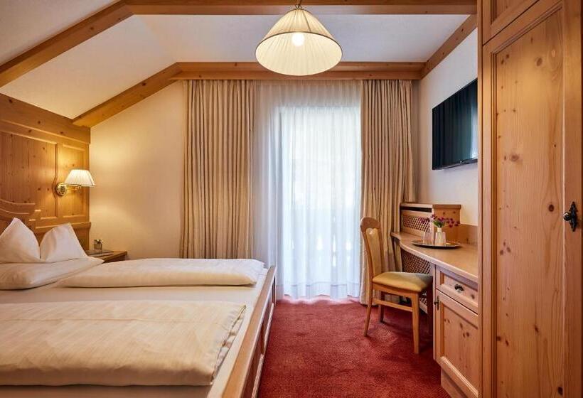 هتل Mountain B&b La Scalira