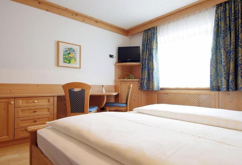 هتل Mountain B&b La Scalira