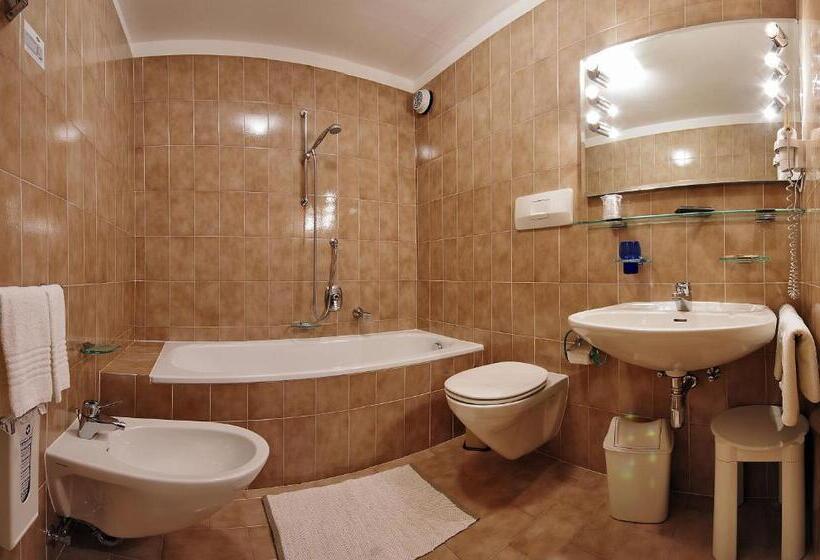 هتل Mountain B&b La Scalira