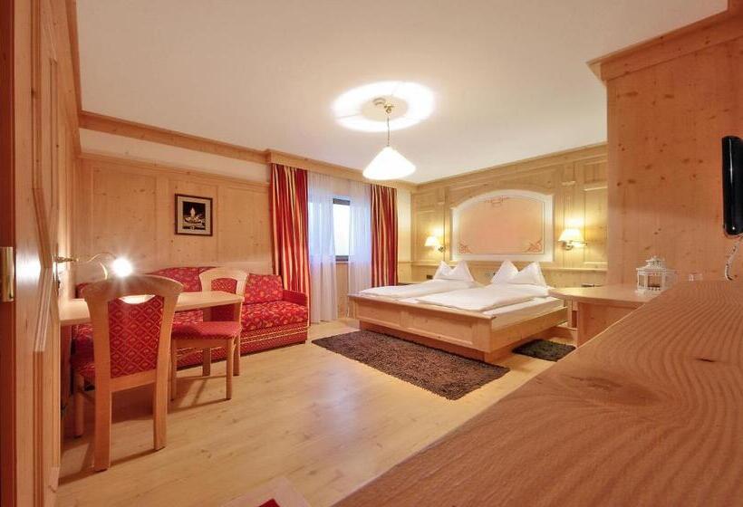 هتل Mountain B&b La Scalira