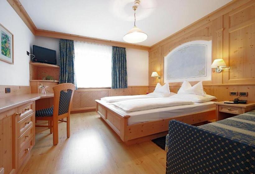 هتل Mountain B&b La Scalira