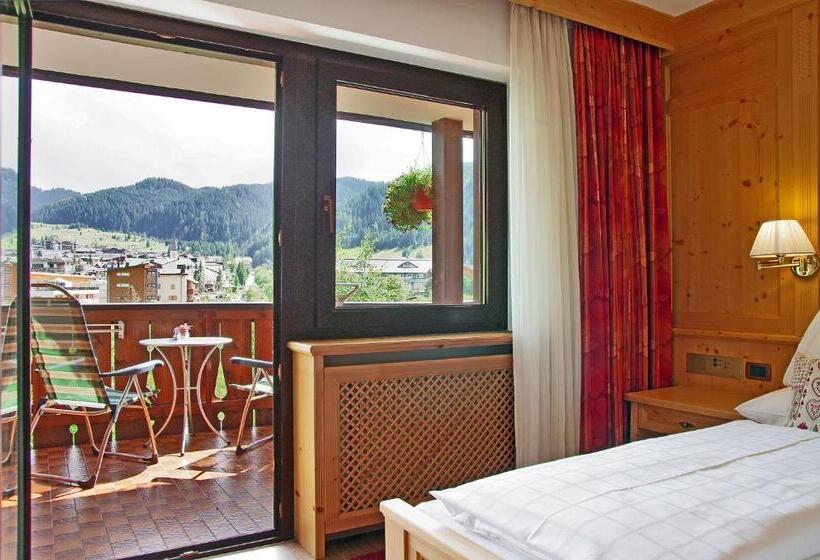 هتل Mountain B&b La Scalira