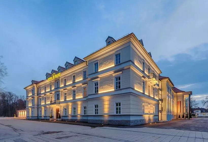 Hotelli Royal Palace