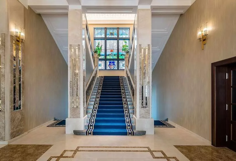 Hotelli Royal Palace