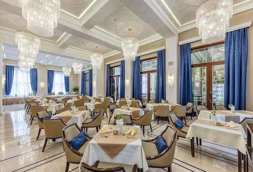 Hotelli Royal Palace